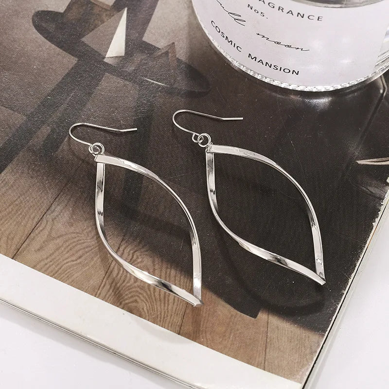 Minimalist Metal Twist Oval Earrings