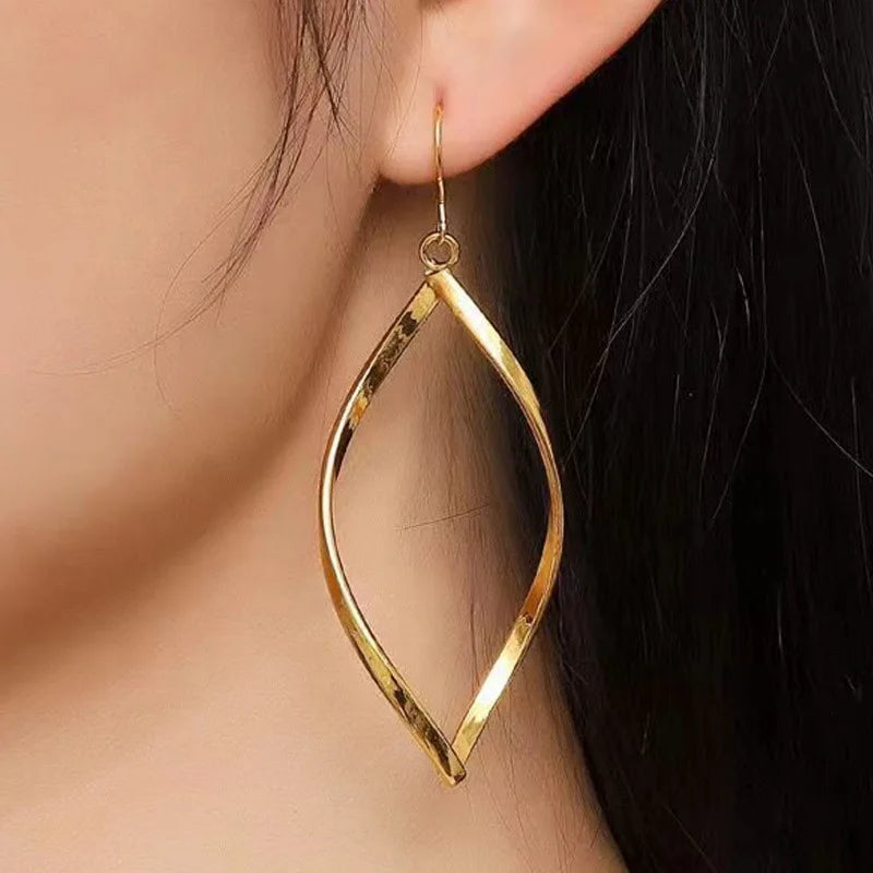 Minimalist Metal Twist Oval Earrings
