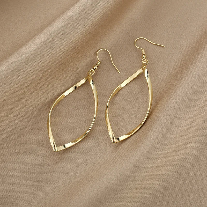 Minimalist Metal Twist Oval Earrings