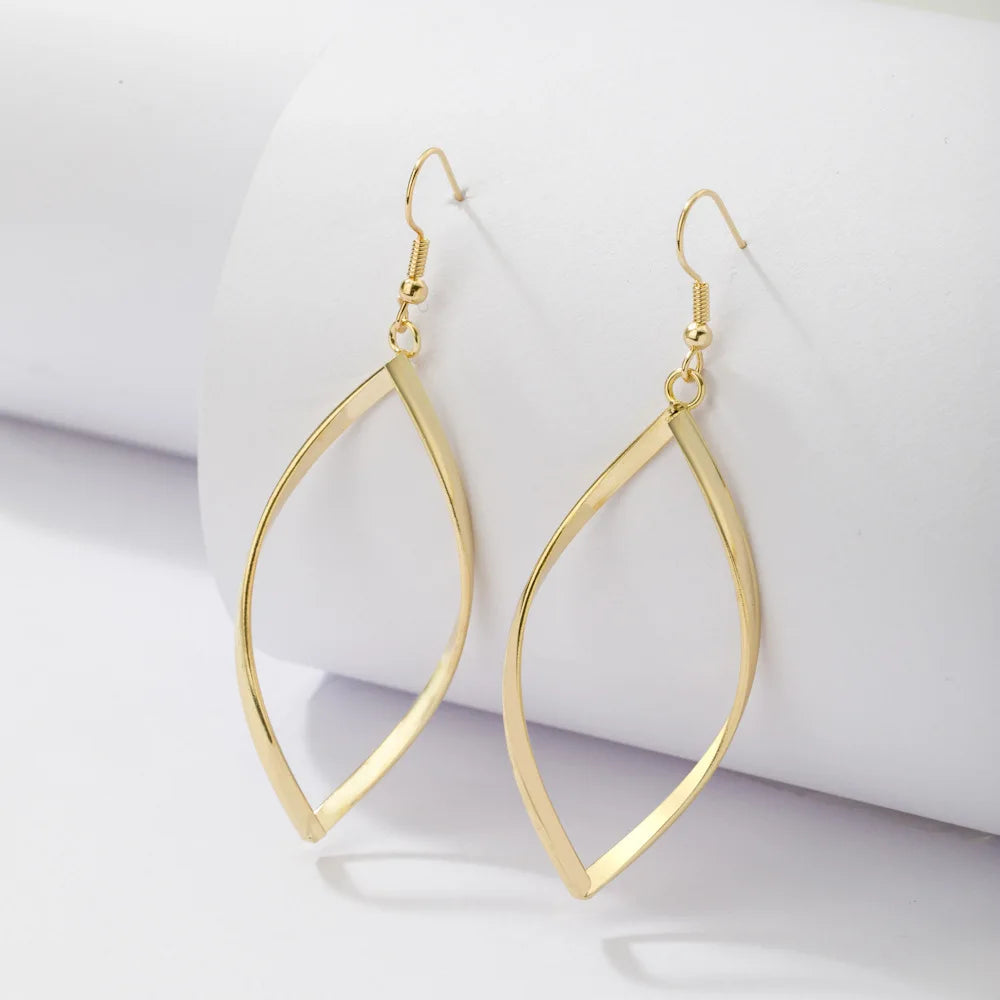 Minimalist Metal Twist Oval Earrings